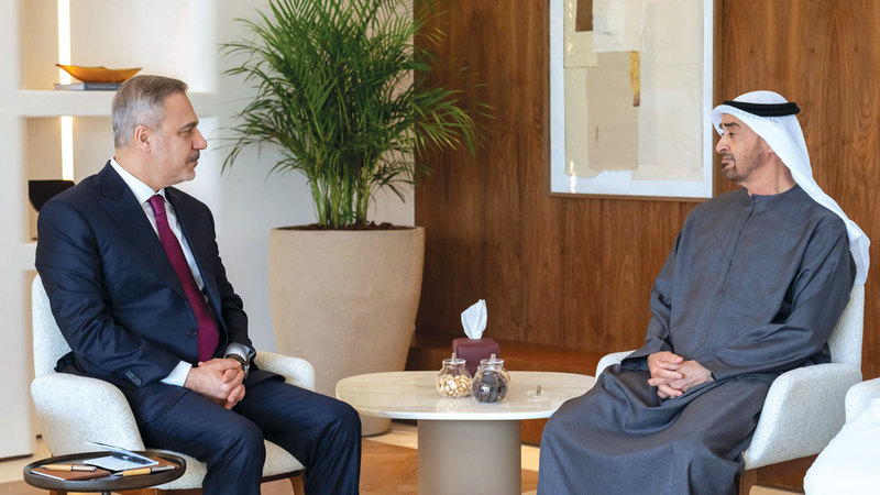 رئيس الدولة يبحث مع وزير الخارجية التركي التصعيد العسكري في المنطقة