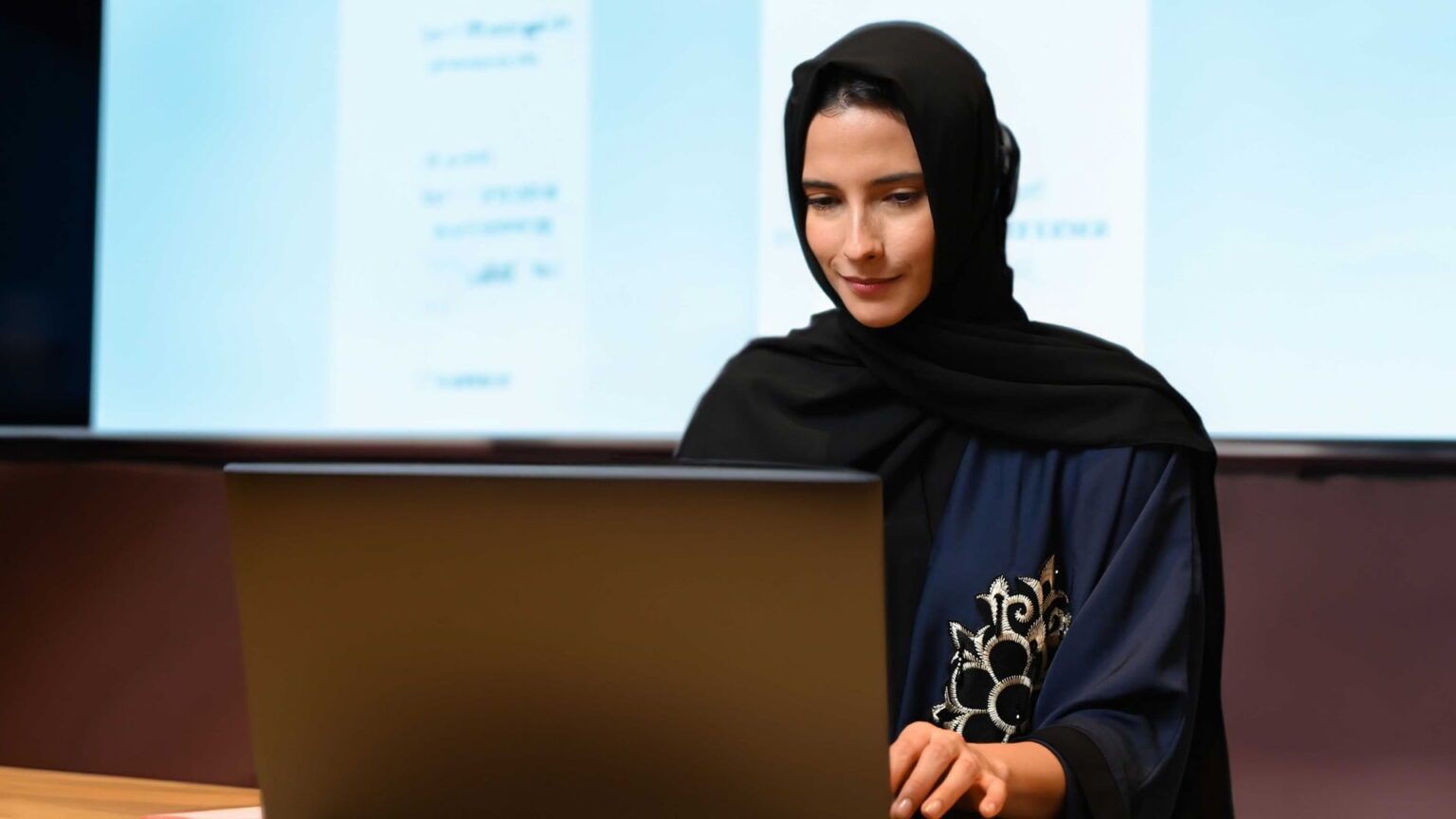 وزارة التربية والتعليم تطبق التعلم عن بعد مع انطلاق الفصل الثالث