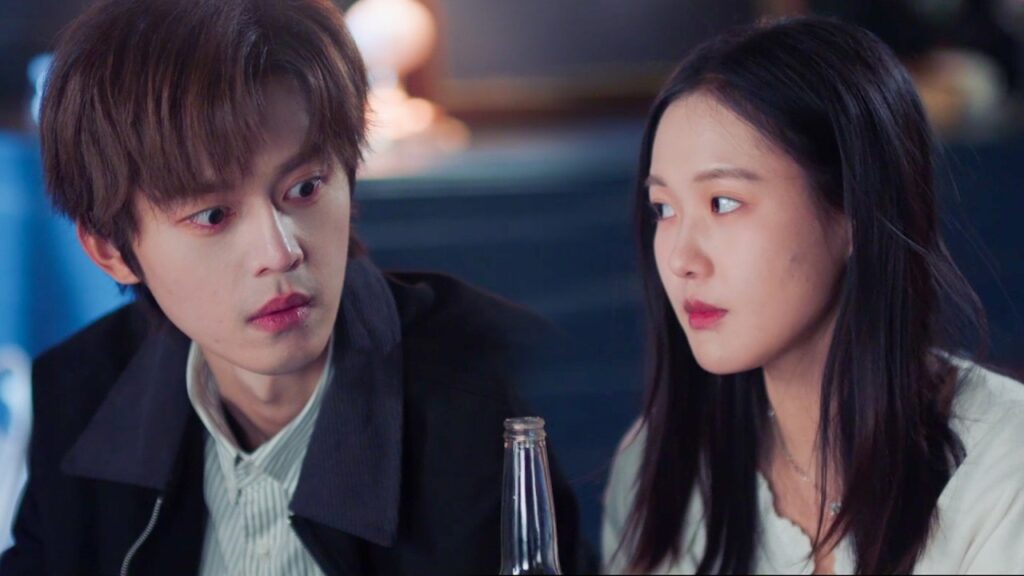 تسمح له بالجلوس الى جانبها لاجل الطعام فقط ❤️🔥 Too Young To Love