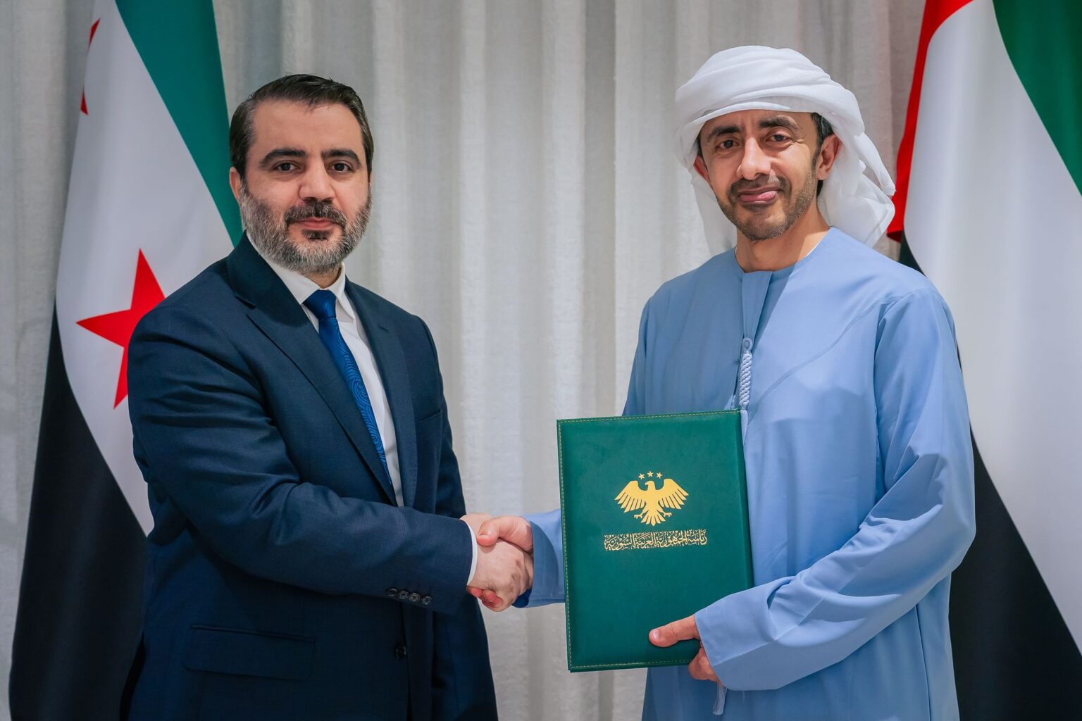 رئيس الدولة يتلقى رسالة خطية من الرئيس السوري تتصل بالعلاقات الأخوية بين البلدين تسلمها عبدالله بن زايد رئيس الدولة يتلقى رسالة خطية من الرئيس السوري تتصل بالعلاقات الأخوية بين البلدين تسلمها عبدالله بن زايد