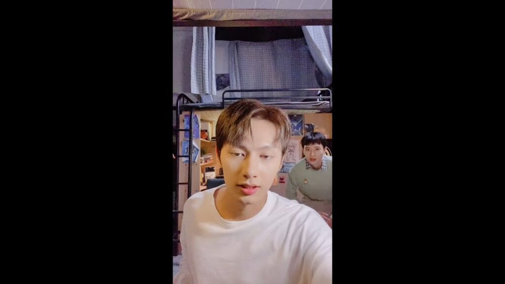 🤣 تعالوا نتحرّك ونرقص بإشاراتٍ ممتعة 😍#ExclusiveFairytale #SEVENTEEN #SEVENTEENJUN #JUN #WenJunHui