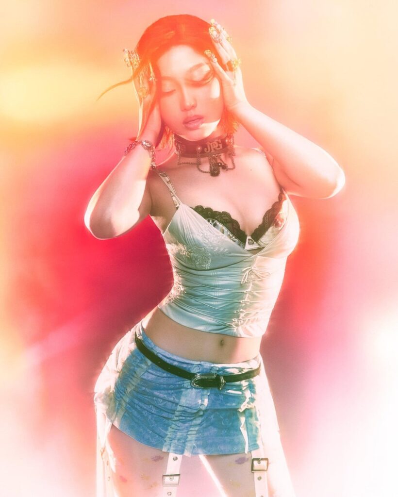 GIRLSET - الأغنية المنفردة الثالثة: Tweak (إصدار صورة مفردة بلون أحمر الخدود)