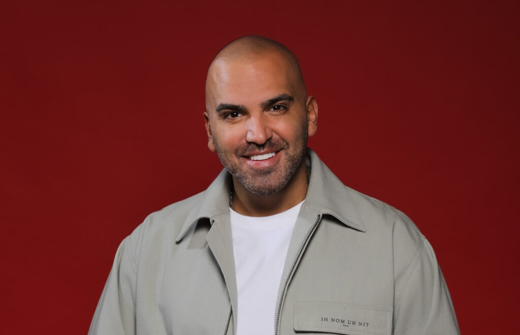 خاص- ناجي أسطا في “سوا عالخط”.. عفوية صادقة ورسائل أمل رغم كل الظروف خاص- ناجي أسطا في “سوا عالخط”.. عفوية صادقة ورسائل أمل رغم كل الظروف