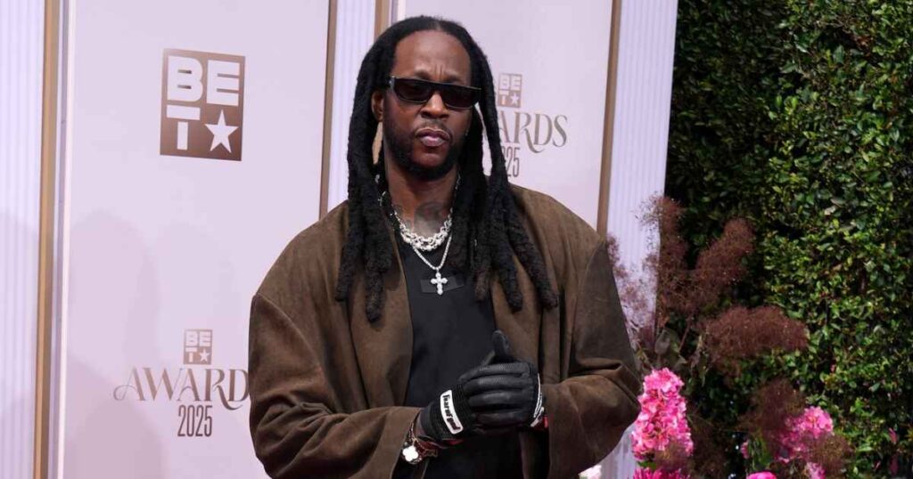 2 تشينز يتذكر بيع المخدرات في الصف السابع: يكشف الكتاب