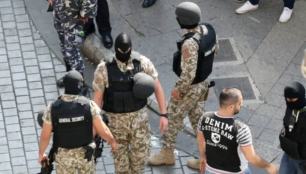 الأمن العام يوقف ثلاثة أشخاص للاشتباه بتعاملهم مع إسرائيل الأمن العام يوقف ثلاثة أشخاص للاشتباه بتعاملهم مع إسرائيل