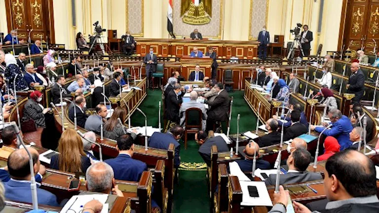 برلماني: أرفض قروض مشروع قطار العاشر من رمضان برلماني: أرفض قروض مشروع قطار العاشر من رمضان