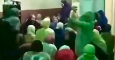 حرب شباشب فى صلاة التراويح.. غضب واستياء بسبب تداول فيديو لخناقة سيدات بالمسجد حرب شباشب فى صلاة التراويح.. غضب واستياء بسبب تداول فيديو لخناقة سيدات بالمسجد