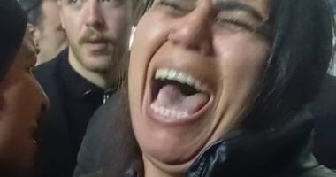 منهارة في عزاء نجلها.. والدة طالب الأكاديمية: عاوزة حق ابني من اللي قتلوه