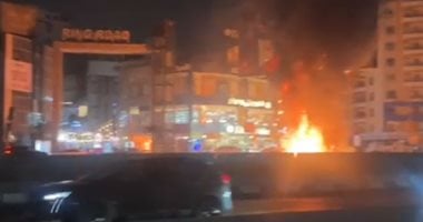 حريق يلتهم إحدى اللوحات الإعلانية بالقطامية يثير القلق على الدائرى.. صور