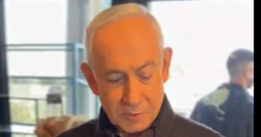 لنفى شائعات اغتياله.. نتنياهو يظهر بمقطع فيديو رافعًا أصبعه الخمسة لنفى شائعات اغتياله.. نتنياهو يظهر بمقطع فيديو رافعًا أصبعه الخمسة