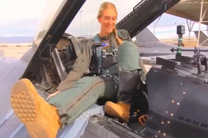 صحيفة المرصد – بالفيديو.. طيارتان أمريكيتان تقودان مقاتلة F‑16 وتنفذان مهمة دقيقة حتى إصابة الهدف صحيفة المرصد - بالفيديو.. طيارتان أمريكيتان تقودان مقاتلة F‑16 وتنفذان مهمة دقيقة حتى إصابة الهدف