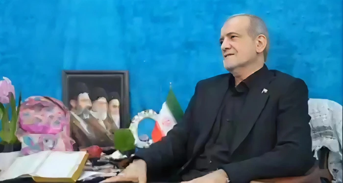 صحيفة المرصد - "البعض شبهه بالأيام الأخيرة لصدام حسين".. بالفيديو.. الرئيس الإيراني يظهر في غرفة معزولة ومختبئا يوجه كلمة للشعب!