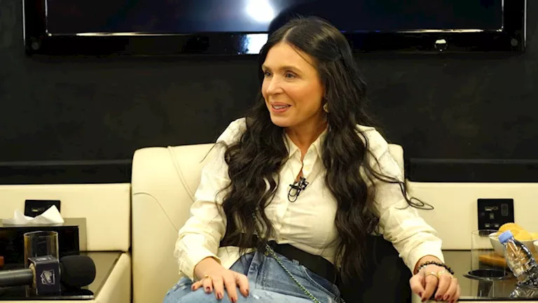 دينا:"مي عمر مبتعرفش ترقص واستعانت براقصة بدلا منها في أش أش "