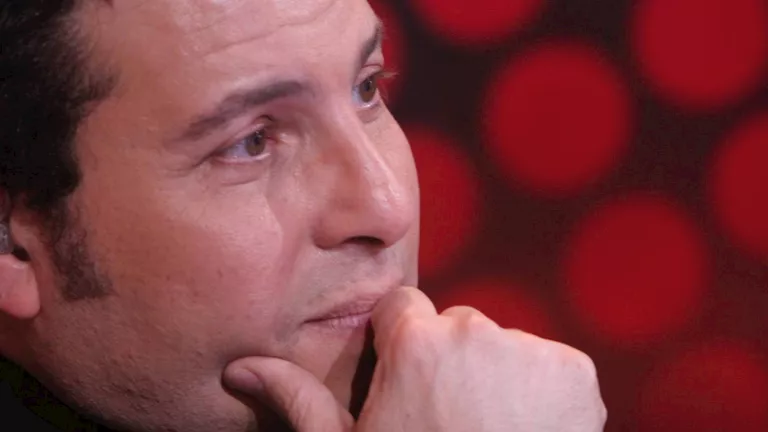 "لم يفقد وعيه".. بيان من أسرة هاني شاكر يكشف تفاصيل علاجه خارج مصر