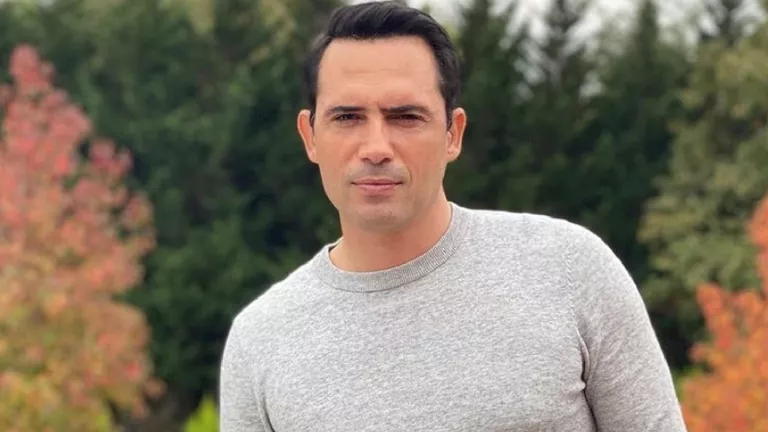 ظافر العابدين يعلن رحيل شقيقه حاتم برسالة مؤثرة ظافر العابدين يعلن رحيل شقيقه حاتم برسالة مؤثرة