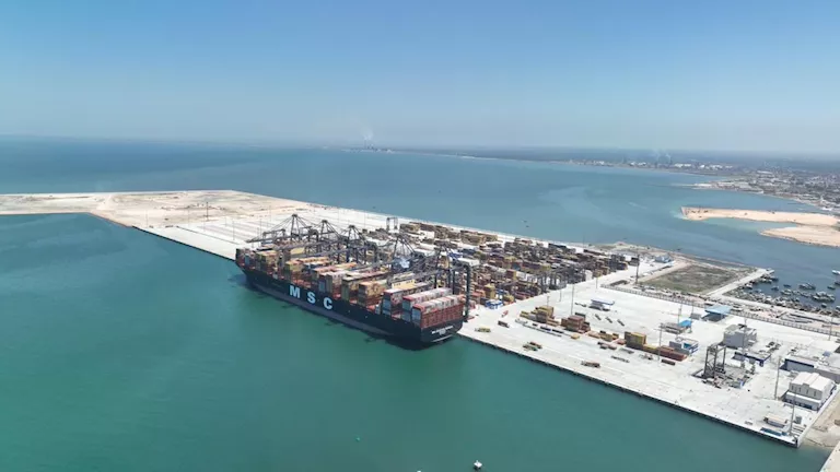 الحكومة تنفي رسو سفينة فولاذ متجهة لإسرائيل في ميناء أبو قير