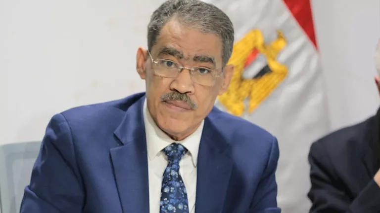 ضياء رشوان: الرغيف المصري 270 جرامًا بـ20 قرش.. والفرنسي بـ1.2 يورو