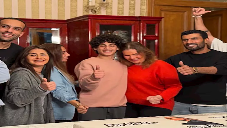 منة فضالي تحتفل بعيد ميلاد يسرا في كواليس مسلسل قلب شمس