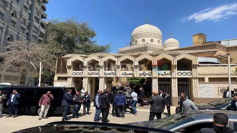 تشييع جنازة والدة رجل الأعمال أحمد عز تشييع جنازة والدة رجل الأعمال أحمد عز