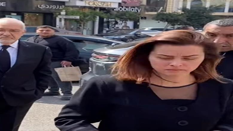 وصول نور اللبنانية لمقر كنسية القديس كيرلس في الوادع الاخير لزوجها (صو)