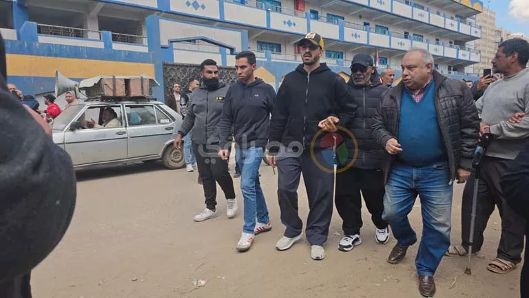 الشحات مبروك يودع زوجته إلى مثواها الأخير بمسقط رأسه في كفر الشيخ