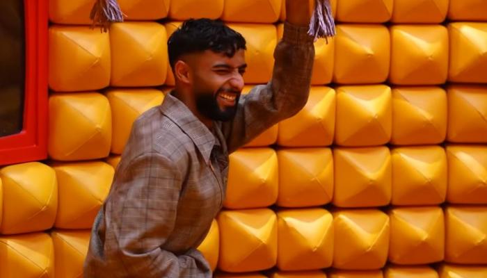 «داخل يقرأ العداد».. رامز جلال يسخر من صالح أبو الشامات