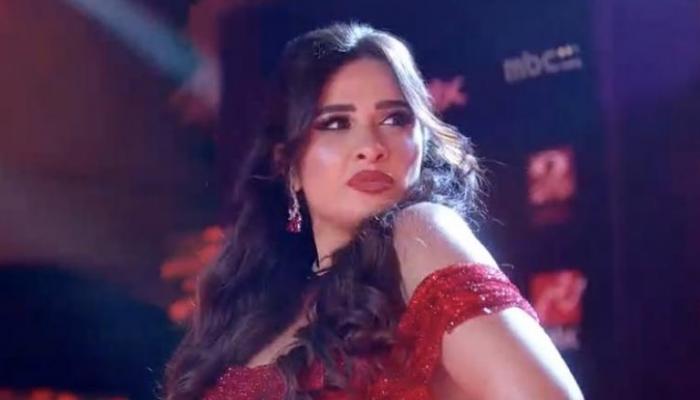 الحلقة 13 من«وننسى اللي كان».. ياسمين عبد العزيز تعترض على اسم الفيلم