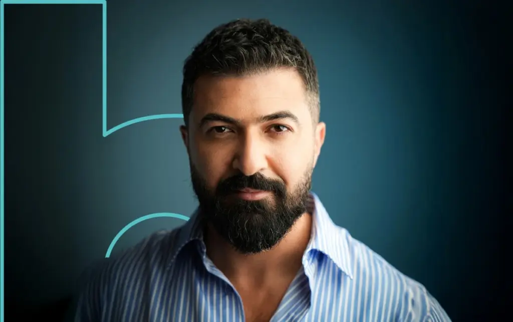 سيف نبيل يطرح أغنية "عظيمة أمي" برسالة امتنان تتجاوز الأزمات