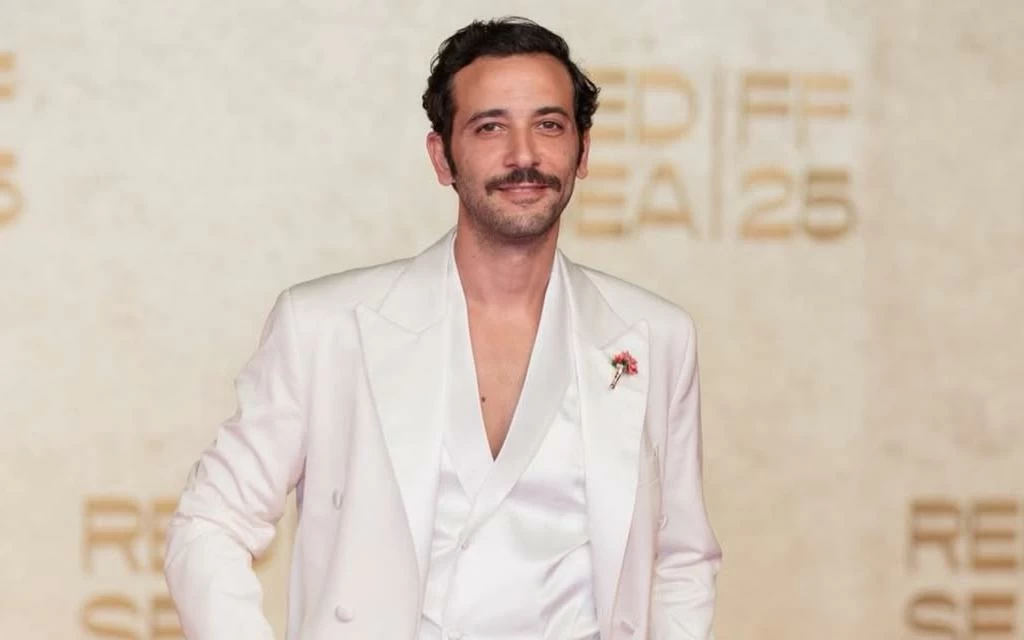 كريم قاسم لـ«عكاظ»: استلهمت ملامح شخصيتي في مسلسل «مناعة» من نجوم الثمانينات - أخبار السعودية