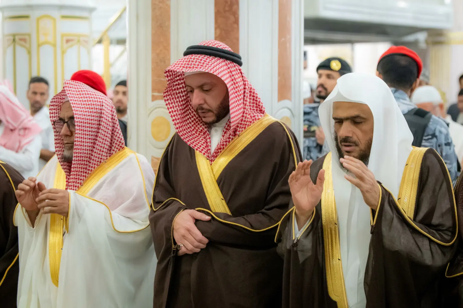 سعود بن نهار يزور المسجد النبوي ويلتقي أئمة الحرم - أخبار السعودية