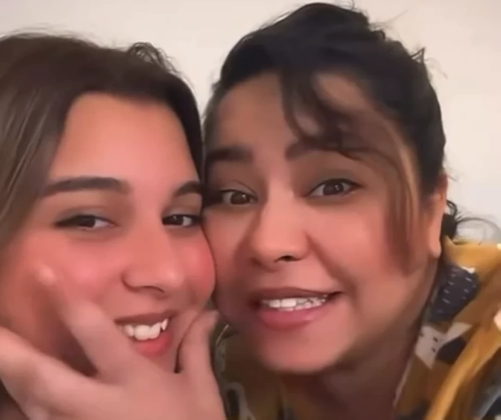 بعد غياب عام.. شيرين عبد الوهاب تعود للظهور برفقة ابنتها وتطمئن جمهورها – أخبار السعودية بعد غياب عام.. شيرين عبد الوهاب تعود للظهور برفقة ابنتها وتطمئن جمهورها - أخبار السعودية