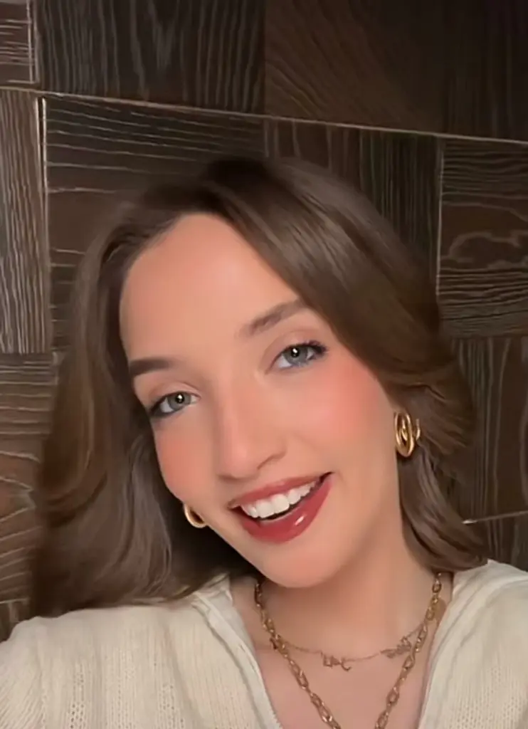 ابنة إعلامي شهير تثير الجدل بعد خطوبة طليقها - أخبار السعودية