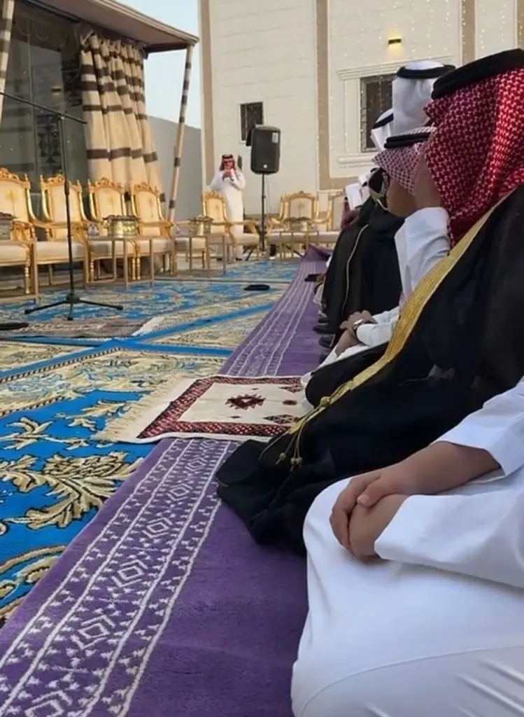 مشهور مواقع التواصل يثير جدلاً بإقامة صلاة العيد في فناء خاص دون تصريح - أخبار السعودية