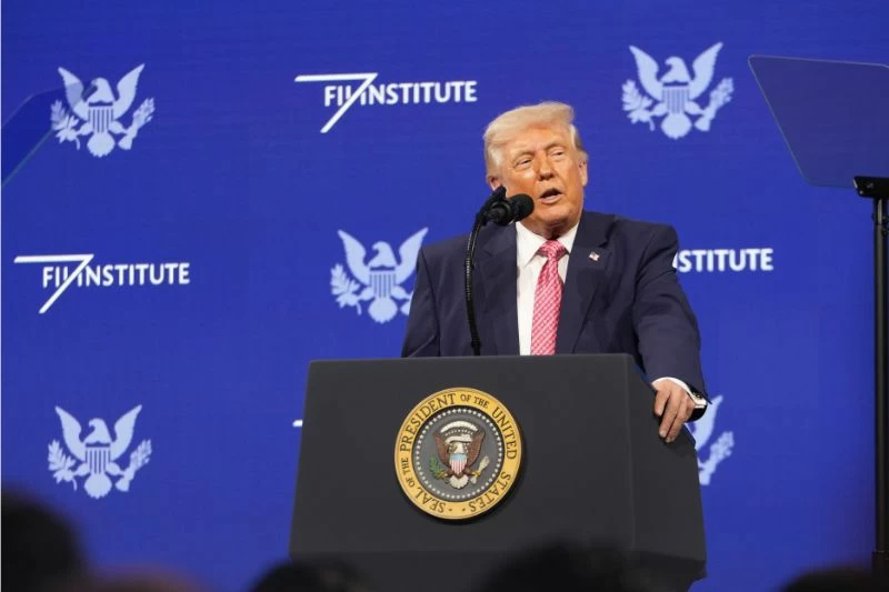 ترمب: محمد بن سلمان رجل عظيم وصديق رائع وقائد يحمي بلاده بلا تردد - أخبار السعودية