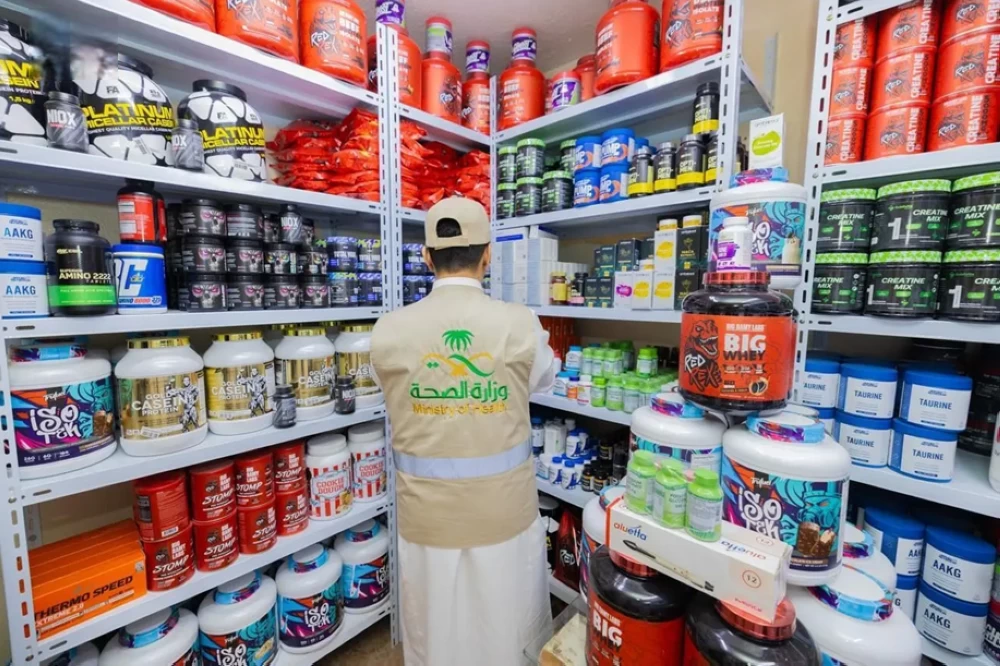 ضبط مدربين من جنسيات عربية بمراكز رياضية يروّجون أدوية تخسيس وهرمونات غير مرخصة – أخبار السعودية ضبط مدربين من جنسيات عربية بمراكز رياضية يروّجون أدوية تخسيس وهرمونات غير مرخصة - أخبار السعودية