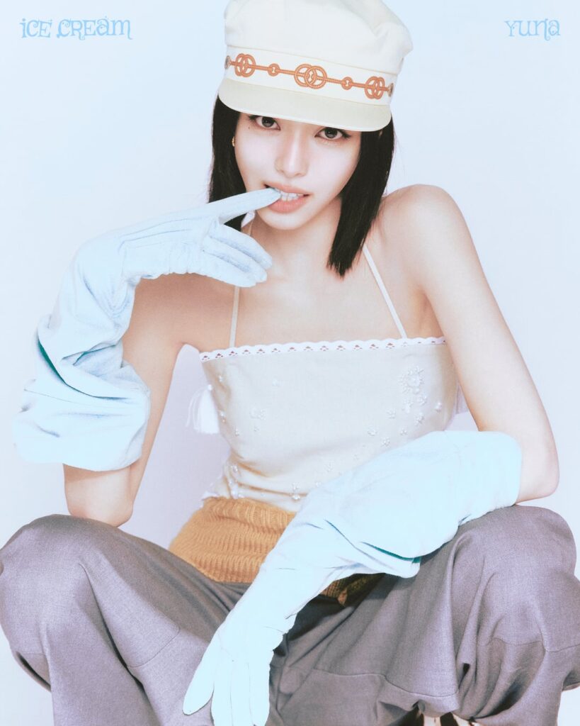 ITZY Yuna – الألبوم المصغر الأول: Ice Cream (الصورة المفاهيمية 1) ITZY Yuna - الألبوم المصغر الأول: Ice Cream (الصورة المفاهيمية 1)