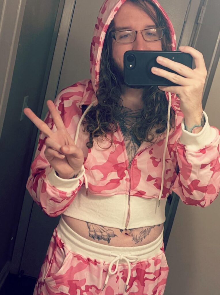 أحببت رؤية جميع المعجبين وهم يرتدون ملابس عندما ذهبت إلى TWICE في أتلانتا؛ لذلك، قررت أن أفعل شيئًا مشابهًا لعرض أوستن القادم!