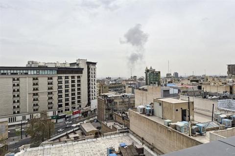 تفعيل الدفاعات الجوية شرق طهران عقب غارات إسرائيلية على “منشآت عسكرية”، وتقارير عن استعدادات أمريكية لعمليات برية تفعيل الدفاعات الجوية شرق طهران عقب غارات إسرائيلية على "منشآت عسكرية"، وتقارير عن استعدادات أمريكية لعمليات برية