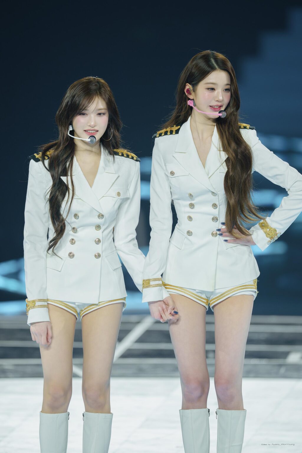 ألا يبدون مثل الأم/الابنة؟ (ون يونج / ليسيو)