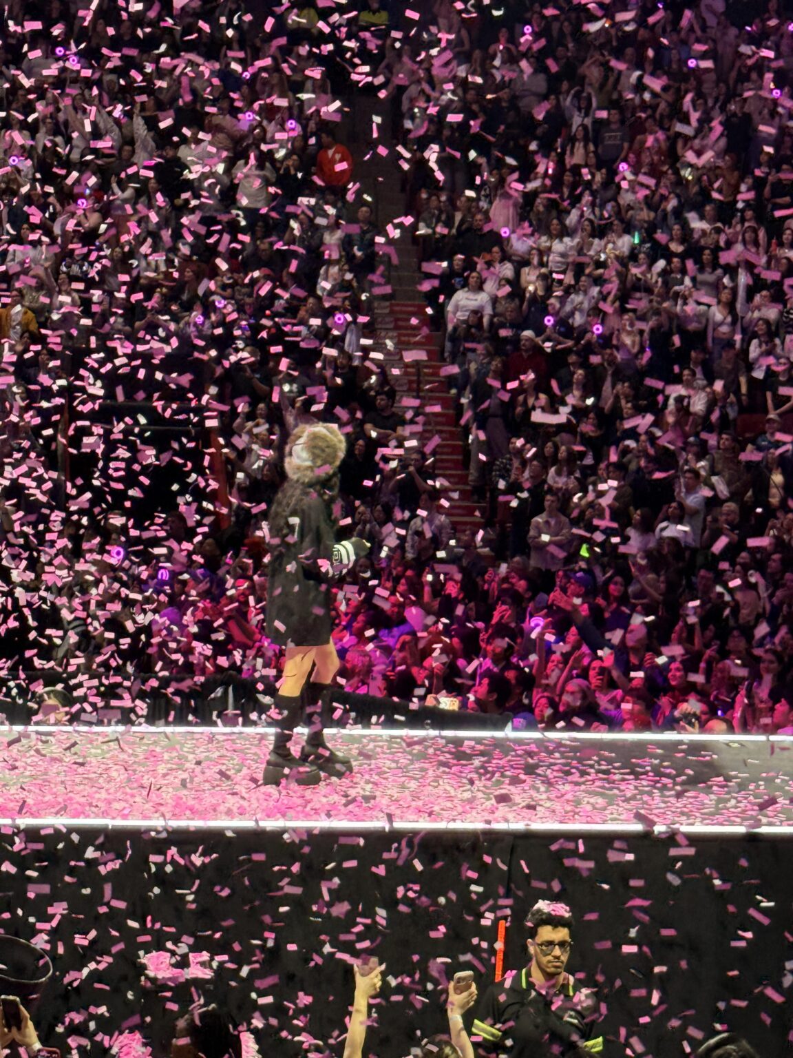 Chaeyoung في قصاصات الورق خلال الظهور في مونتريال