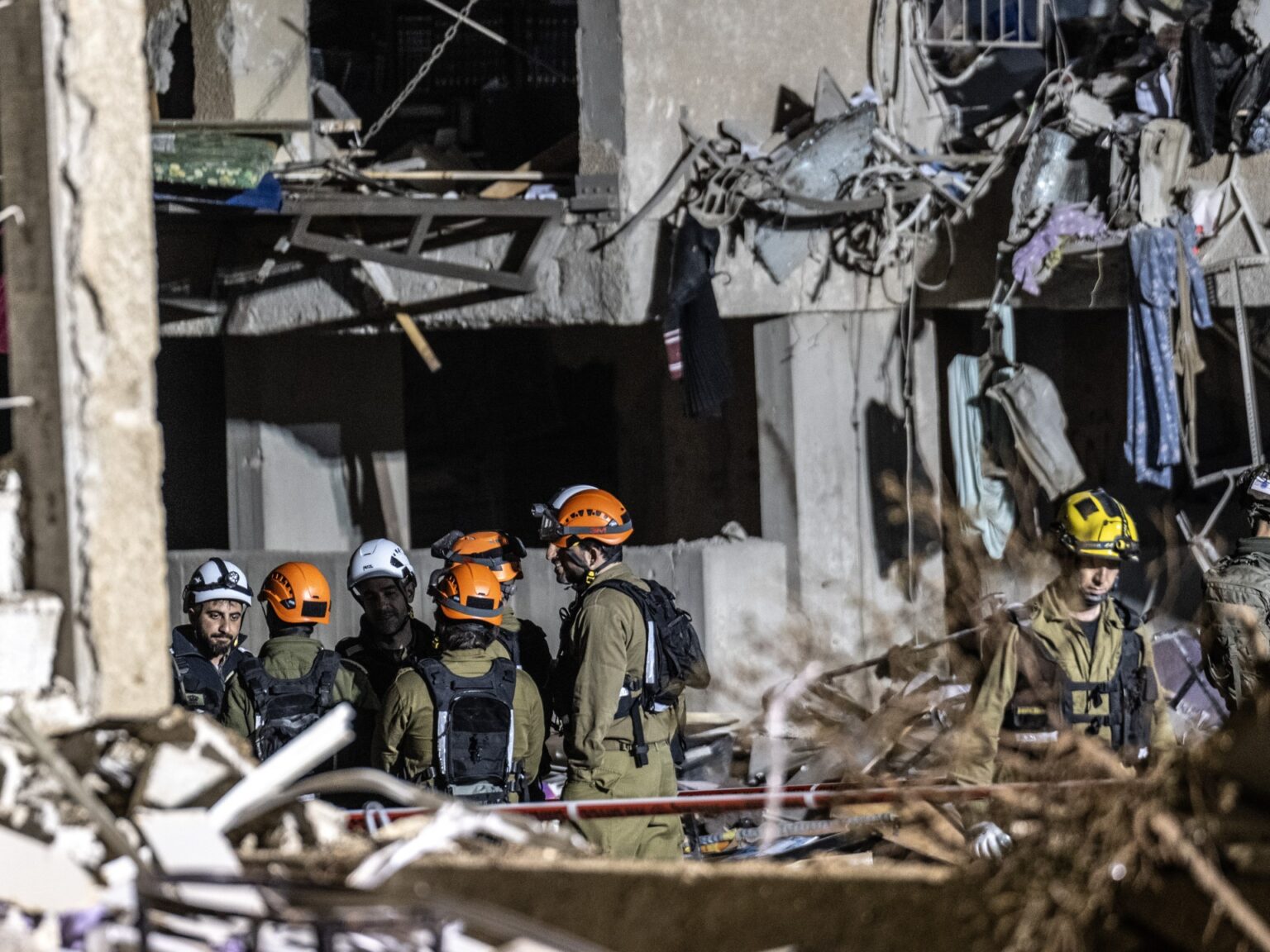 إسرائيل تجري تقييما أمنيا بعد "ليلة عصيبة" جراء الصواريخ الإيرانية | أخبار