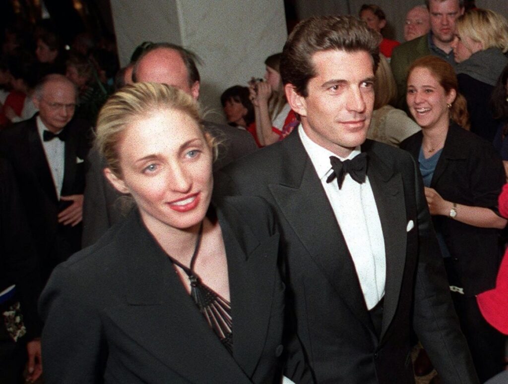 مسلسل «Love Story» يتصدر المشاهدة عالميًا رغم الجدل.. قصة حب جون كينيدي الابن وكارولين بيسيت تحصد 25 مليون مشاهدة