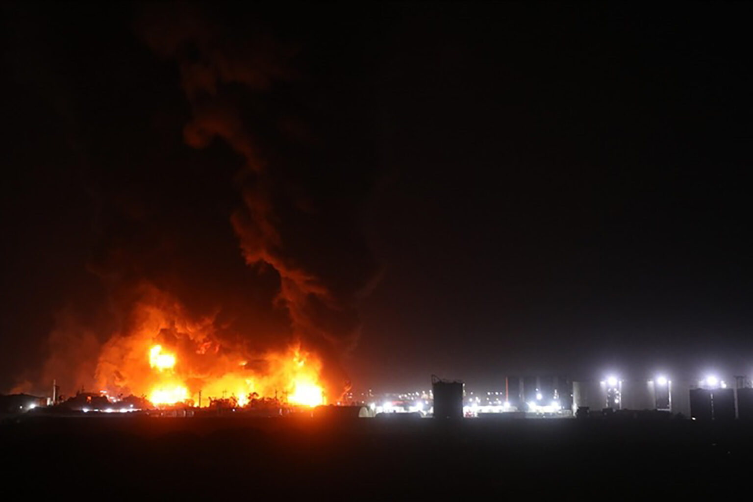 دفاعات الخليج تواجه موجة جديدة من الهجمات الإيرانية | أخبار