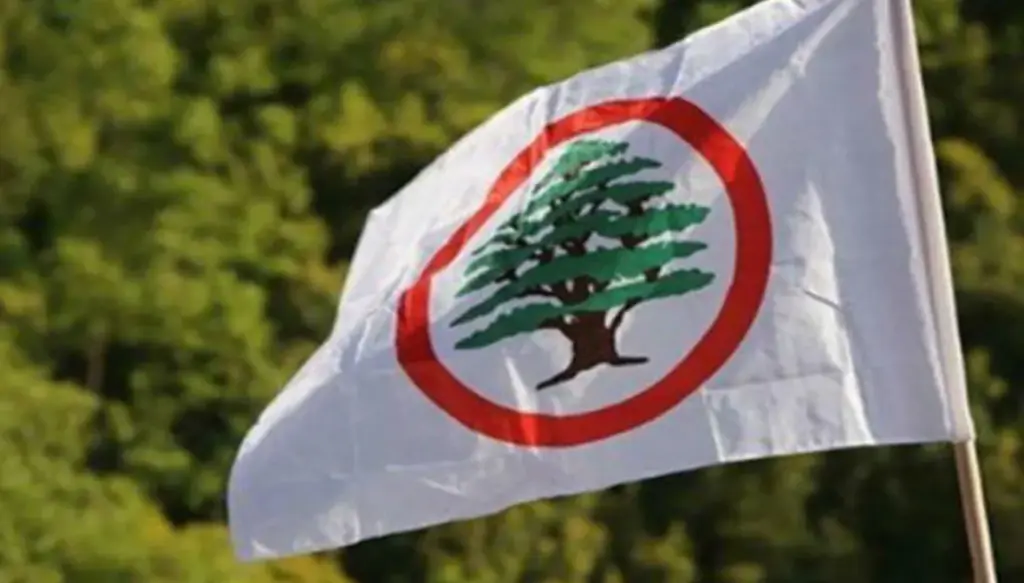 مناصرو 'حزب الله' مستاؤون من رفع أعلام 'القوات اللبنانية'!