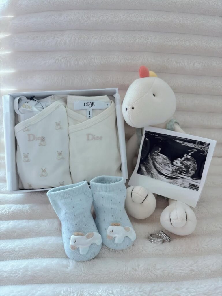 كيم ناهيون (SONAMOO السابقة) تعلن عن حملها + تؤجل زفافها لمدة عام