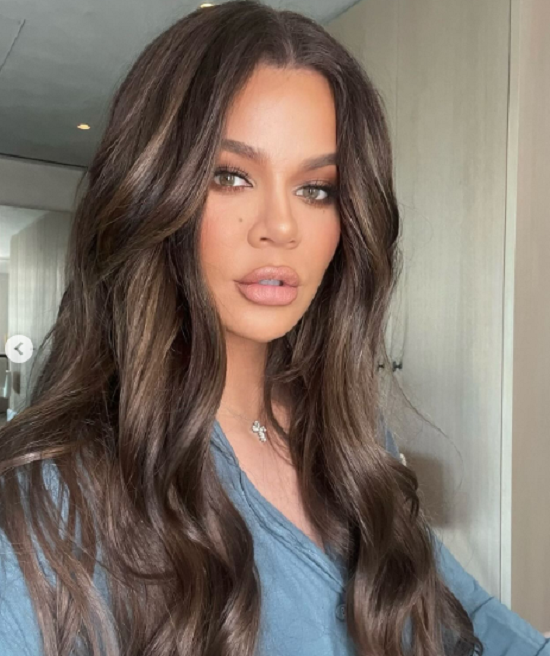 لون  بني بدرجة لون الاسبريسو