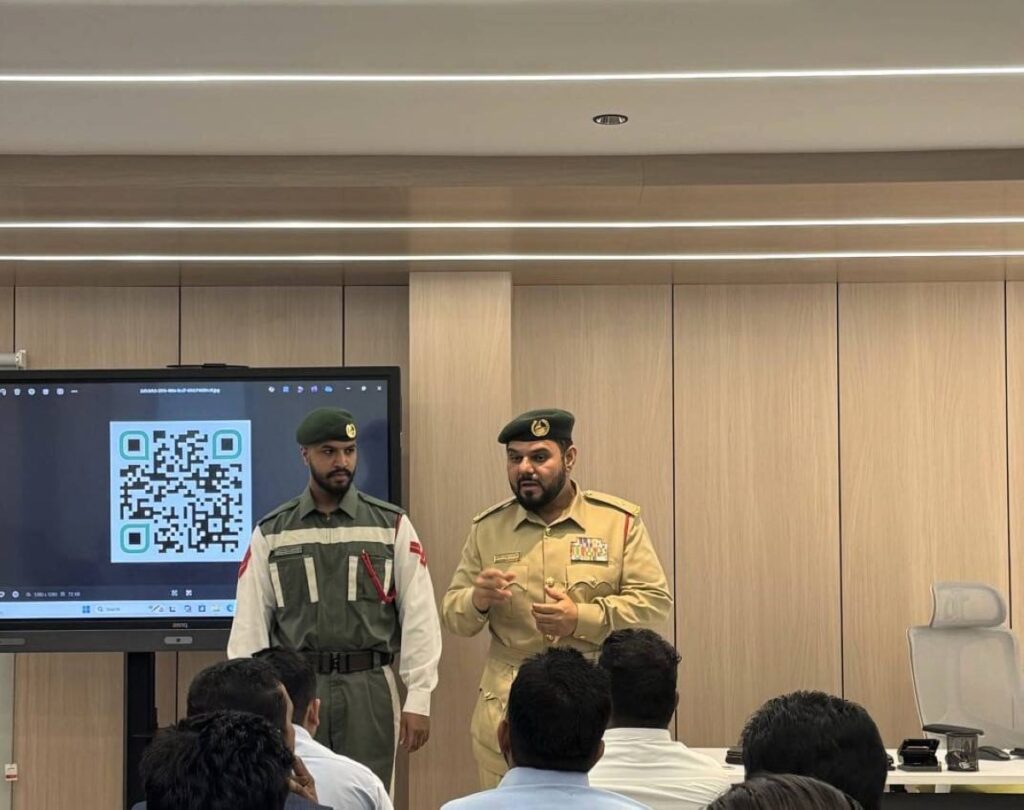 شرطة دبي توّعي سائقي دراجات توصيل الطلبات ومركبات الأجرة بالقيادة الآمنة خلال التقلبات الجوية Al Bayan