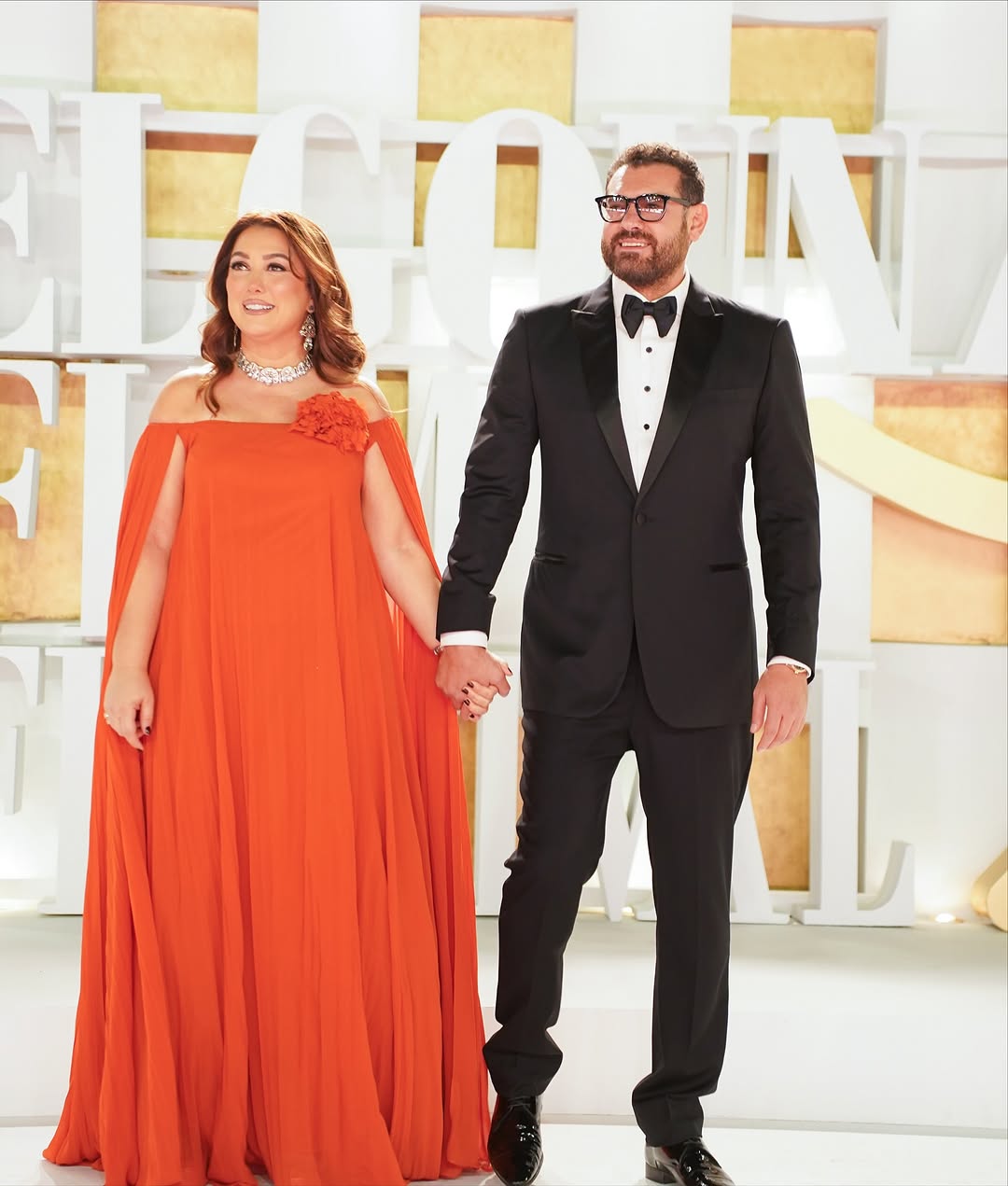 كندة علوش تتوهج باللون البرتقالي