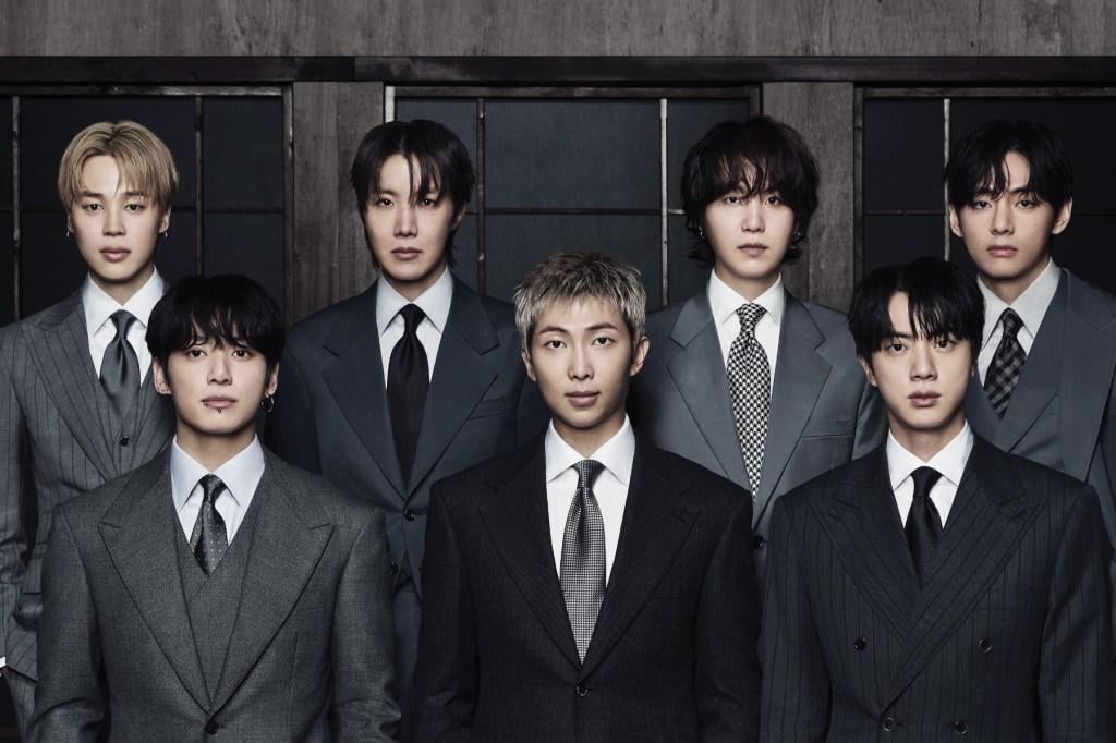 أغنية “ARIRANG” لفرقة BTS تظهر لأول مرة في المركز الأول في قائمة Billboard 200 أغنية "ARIRANG" لفرقة BTS تظهر لأول مرة في المركز الأول في قائمة Billboard 200