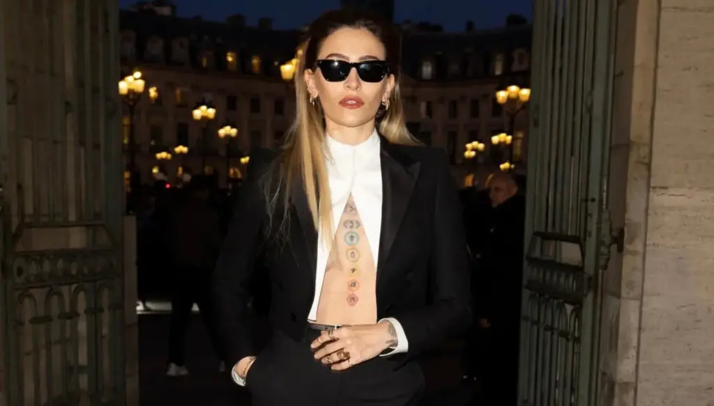 إطلالات المشاهير في عرض توم فورد تحدّد اتجاهات الموضة... باريس جاكسون في الصدارة (صور وفيديو)